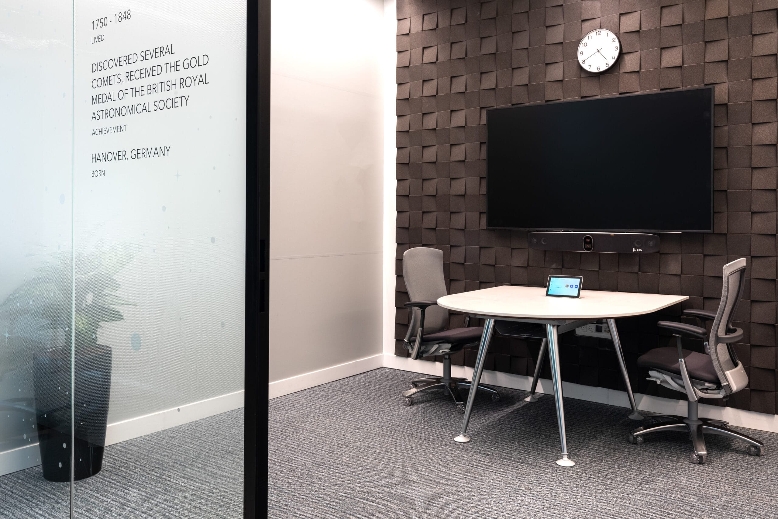 scope-meeting-tablelife-chair-knoll-9-scaled-3