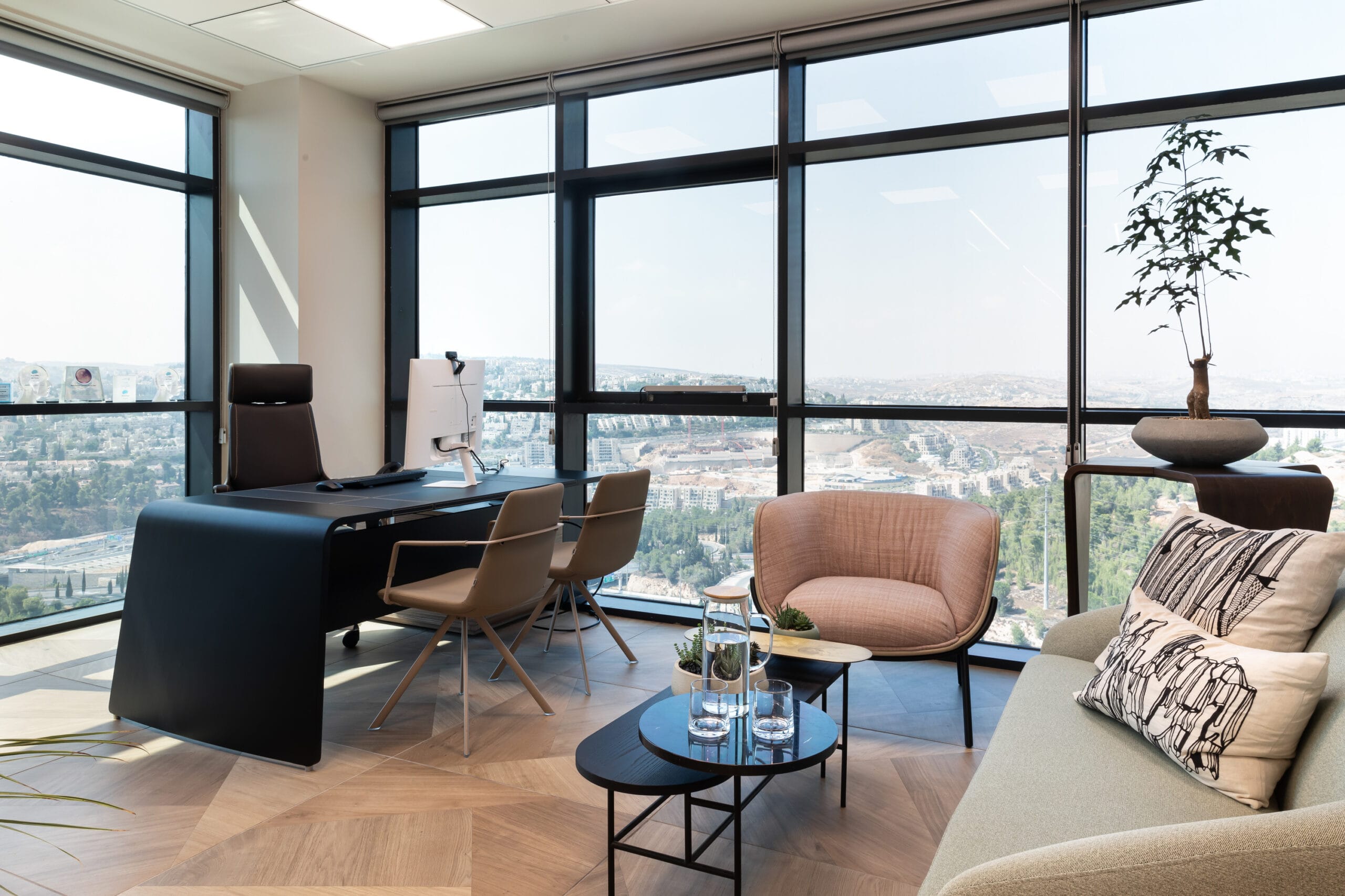 sestante-ideal-formdelphi-hige-backpera-chair-btpallete-table-comfortybombom-armchair-infiniti-scaled-3