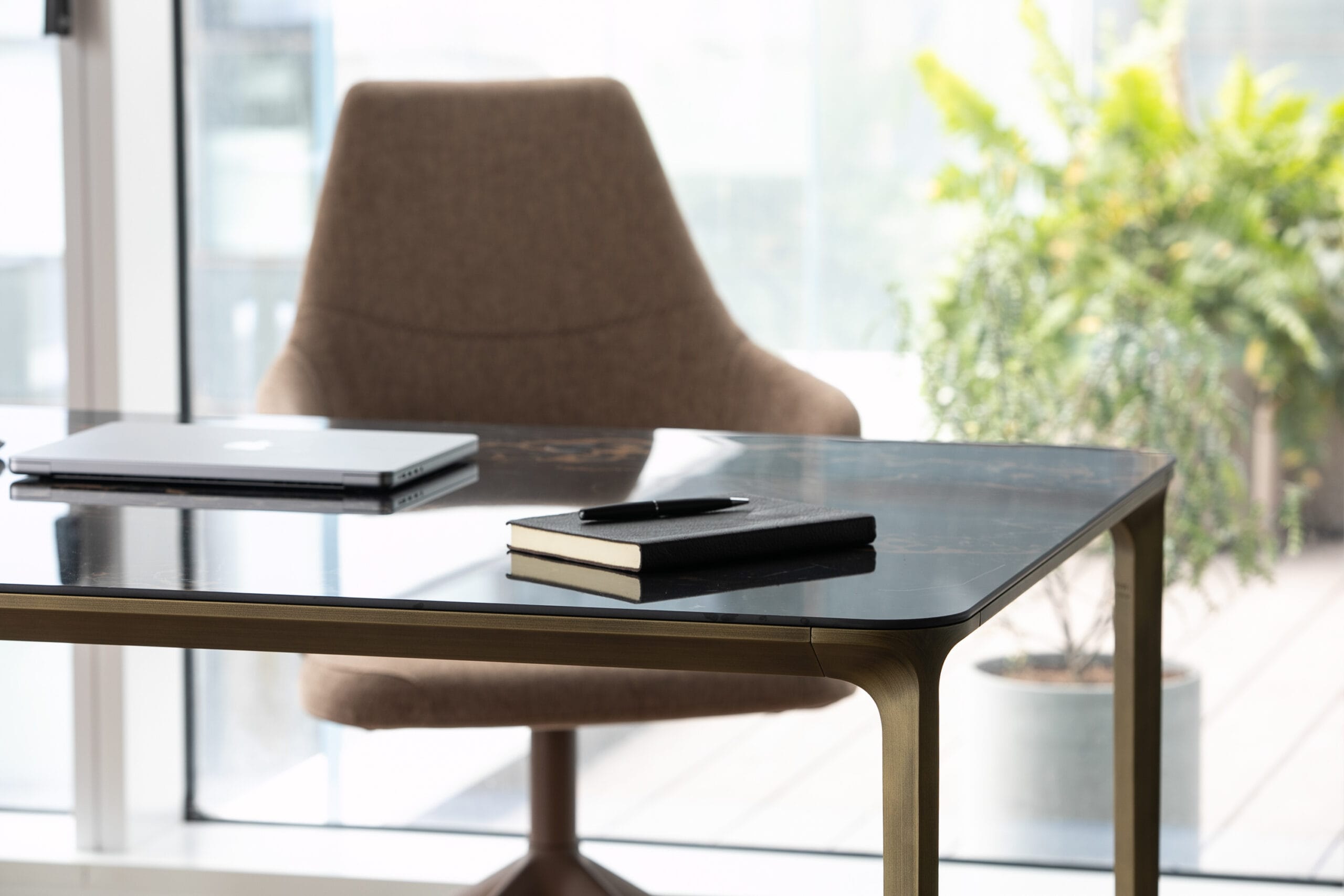 slim-table-sovetmentor-chair-bt-4-scaled-3