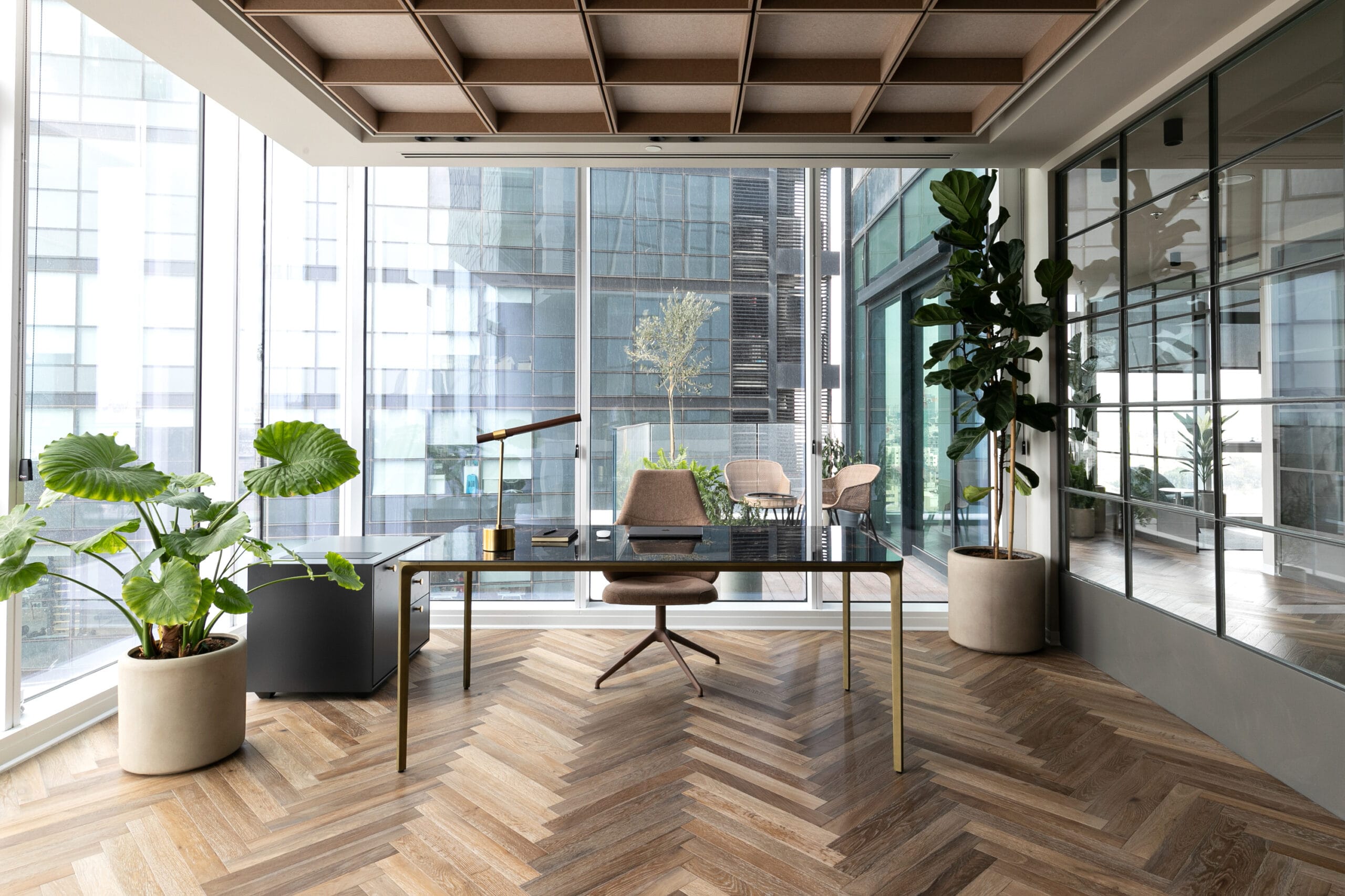 slim-table-sovetmentor-chair-bt-scaled-3