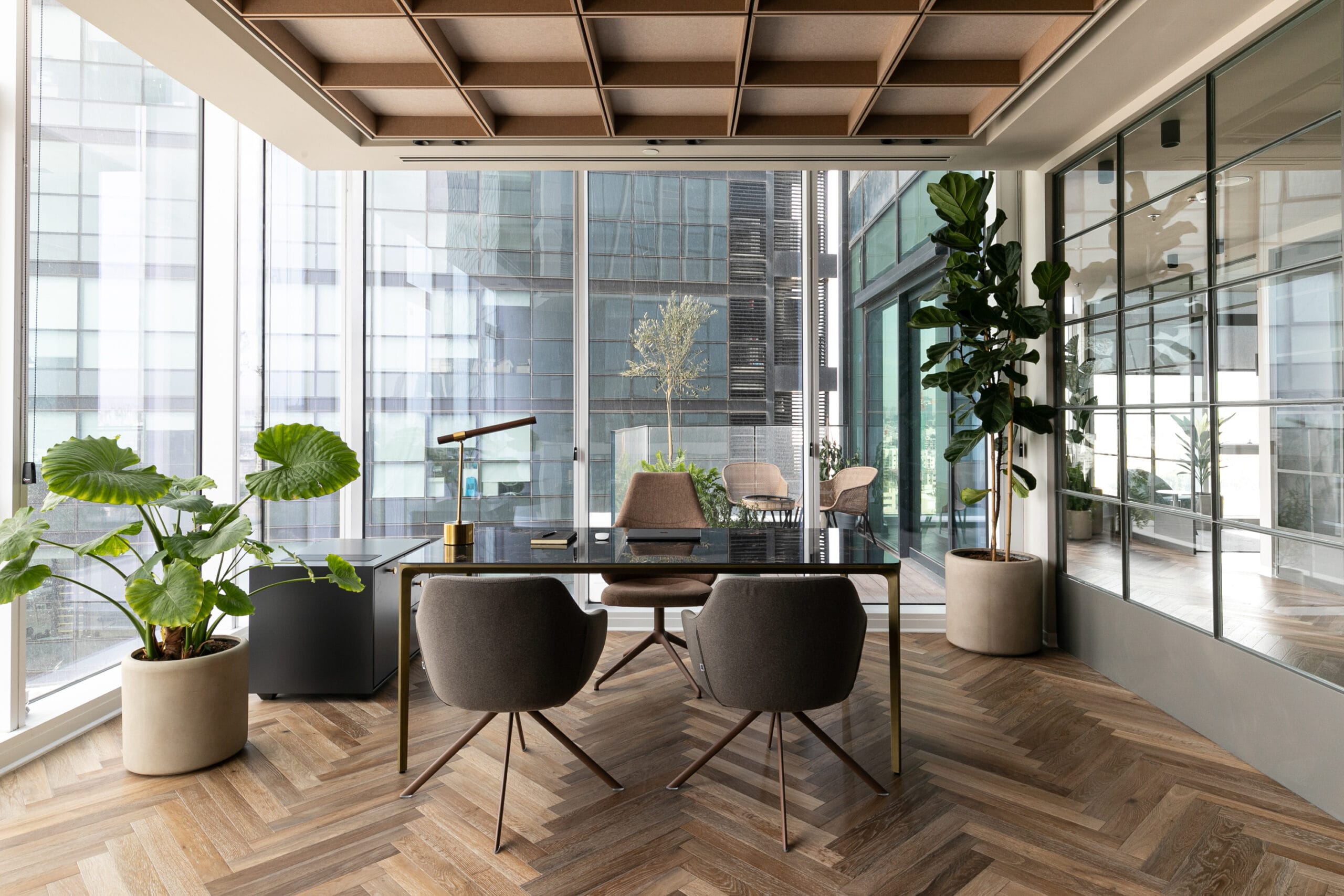 slim-table-sovetmentor-chairlamy-chair-bt-scaled-3