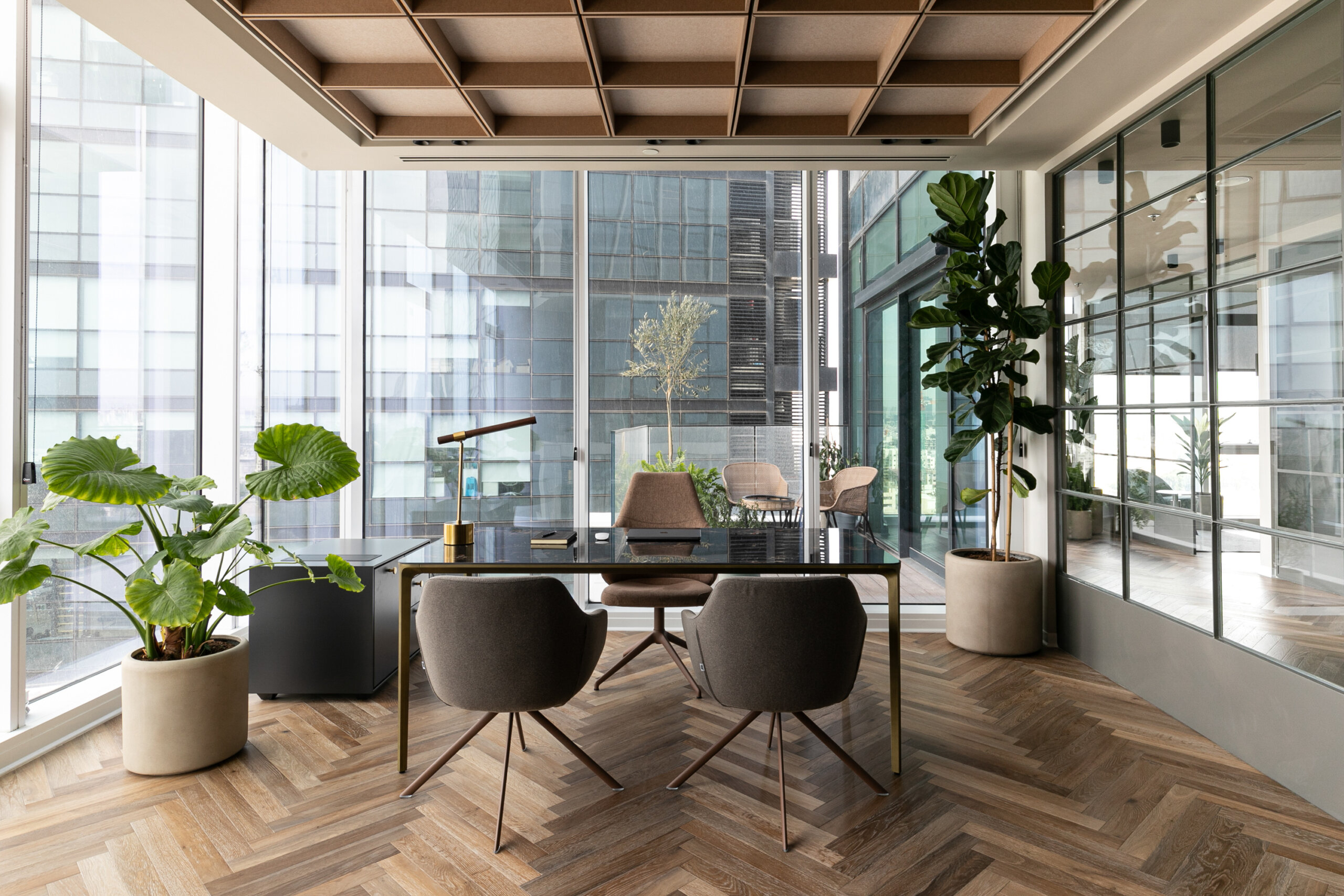 slim table sovet+mentor chair+lamy chair b&t
