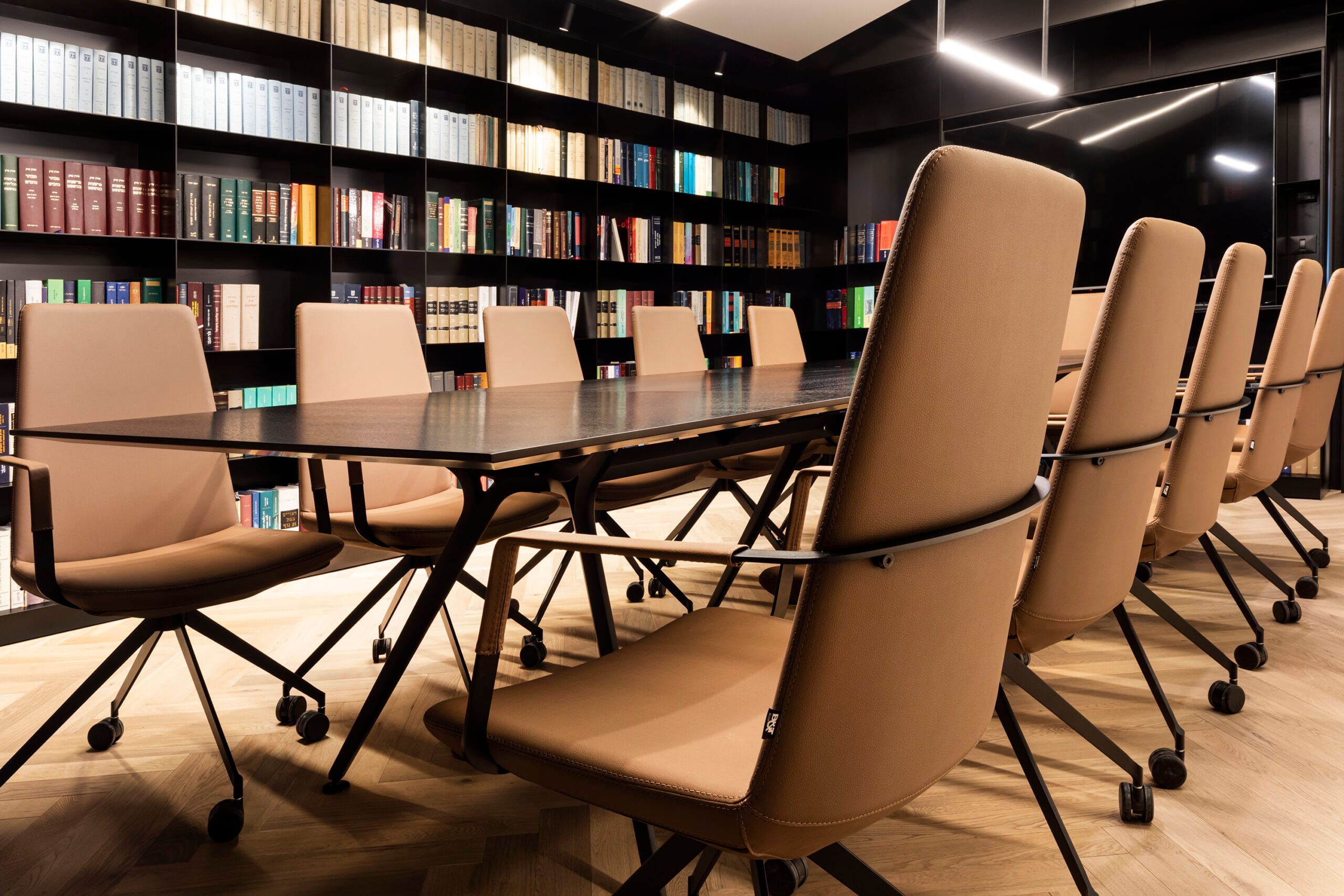 zone-btarkitek-meeting-scaled-1