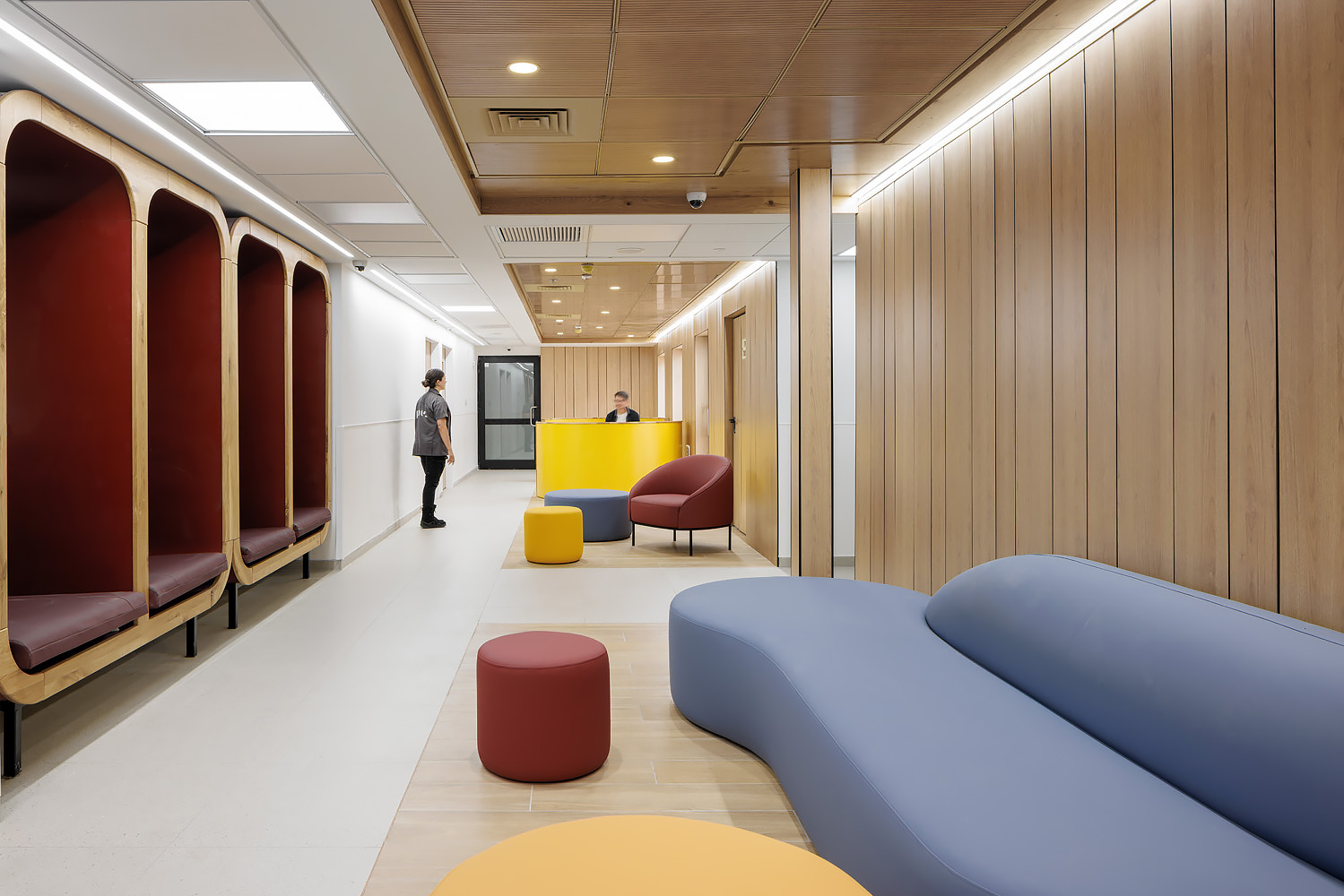 פוףספה-GUEST-מקומיכורסא-BETTY