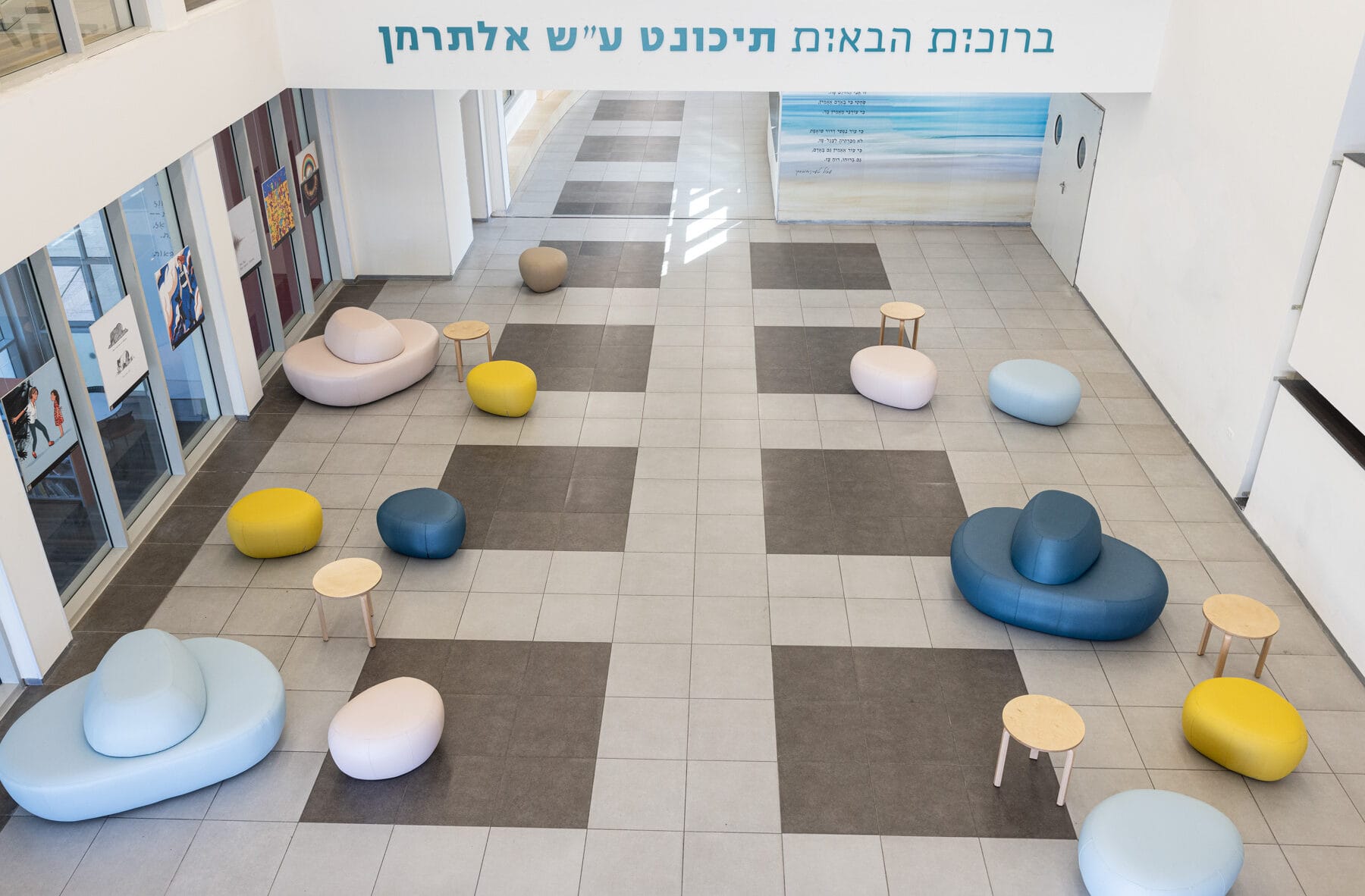 פופים-הייצור-מקומישולחן-CIRCLE-פחטרו-1-e1730991502324