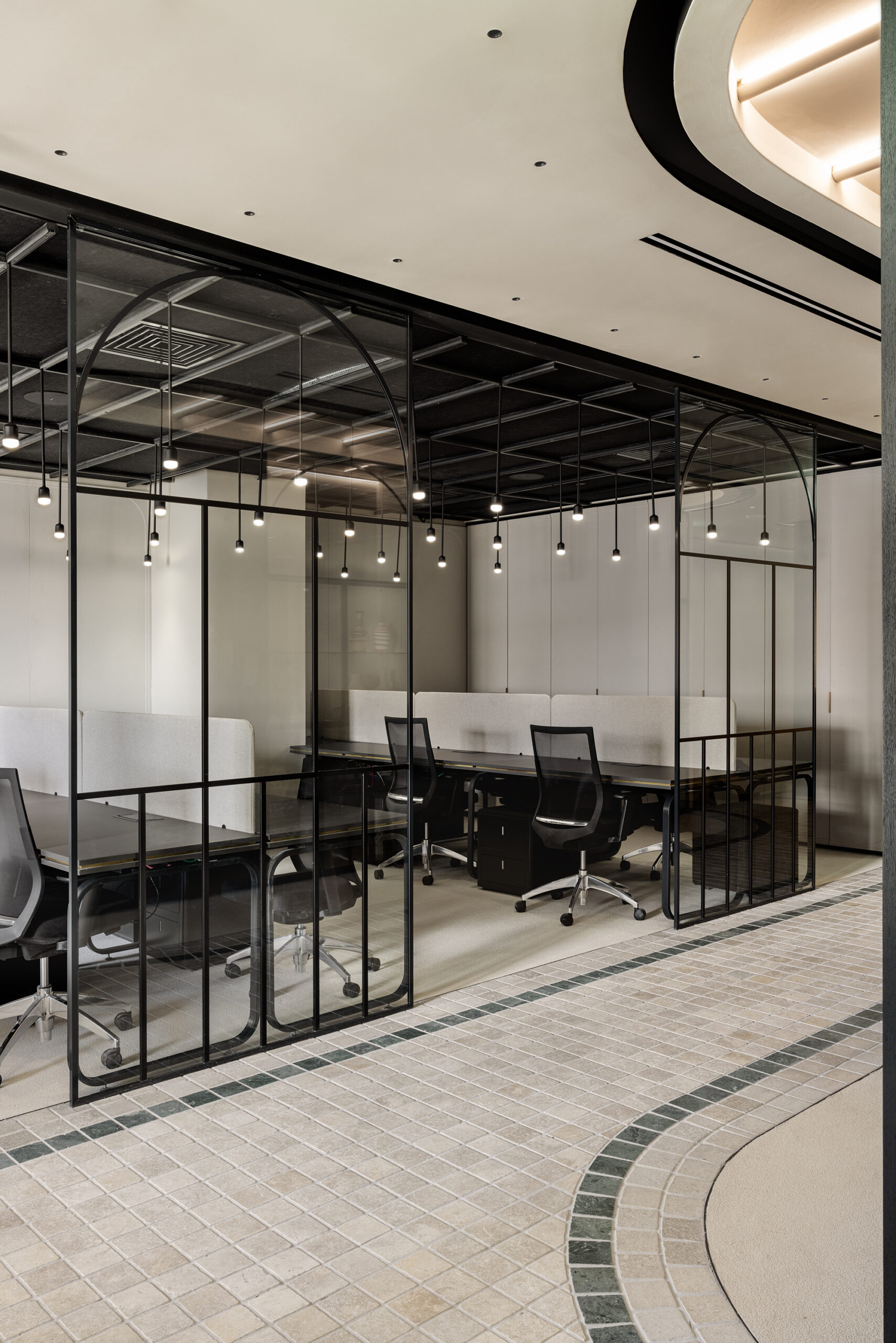 שולחן-בייצור-מקומי-פיטרו-2-scaled-1