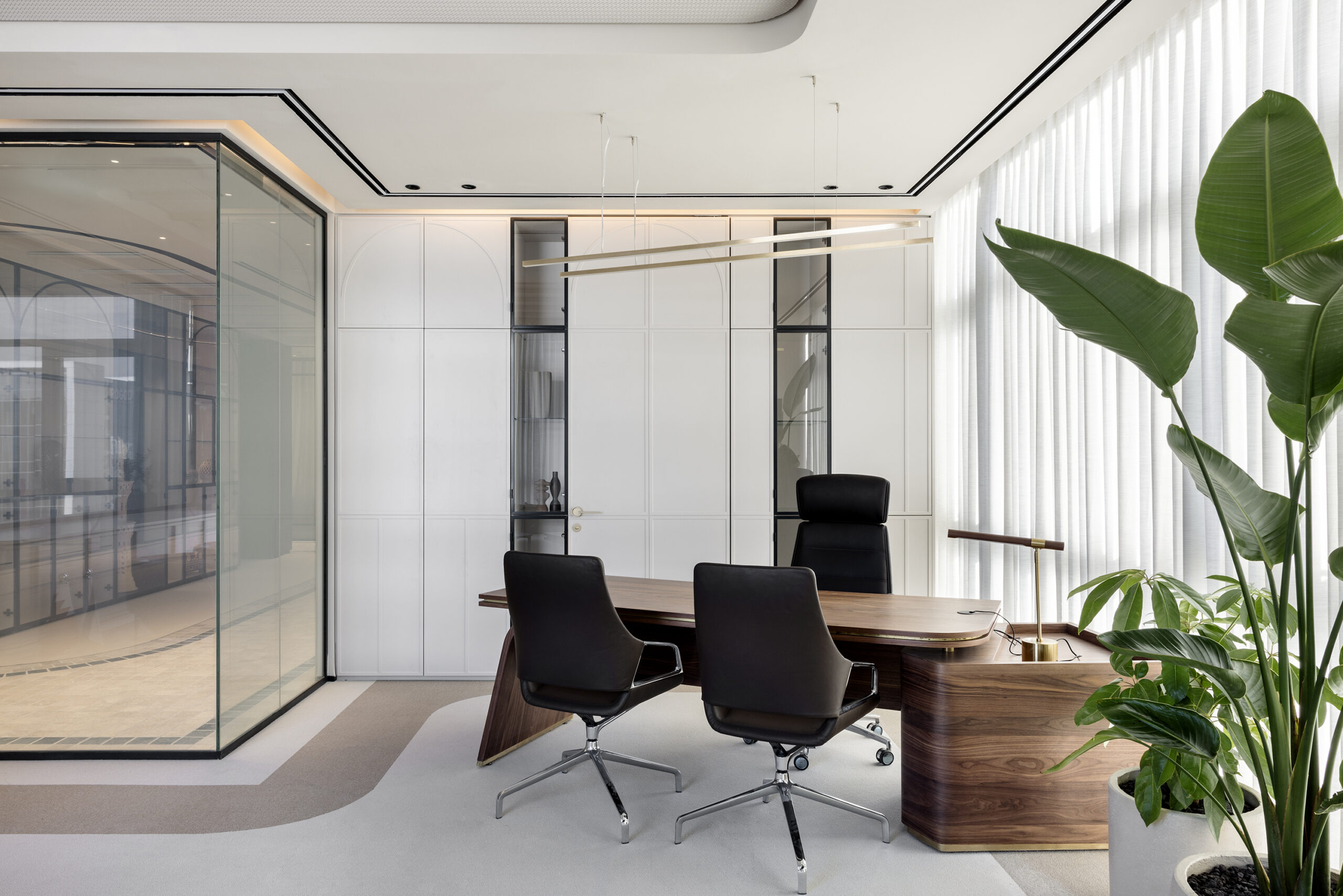 שולחן-בנגרות-מקומית-פיטרוGraph-chair-wilkhan-2-scaled-1