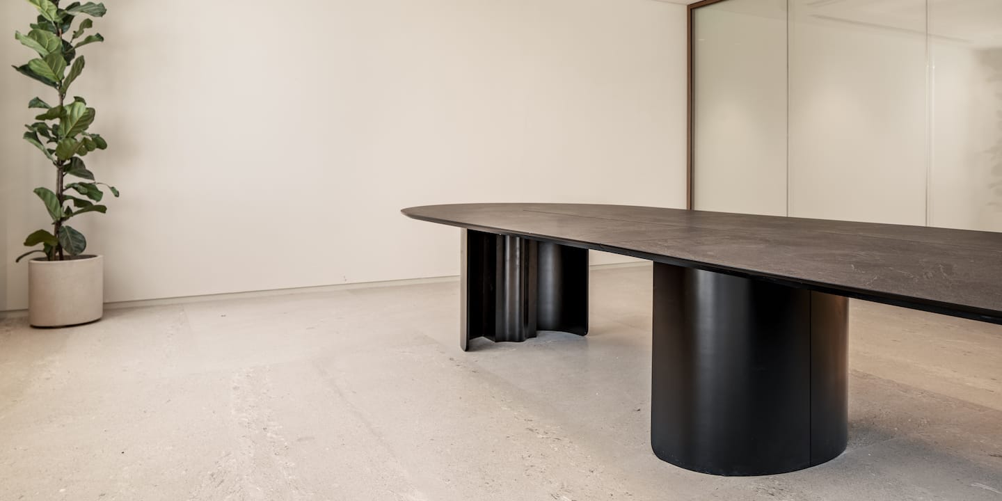 שולחן-ישיבות-בייצור-פיטרו-2-1