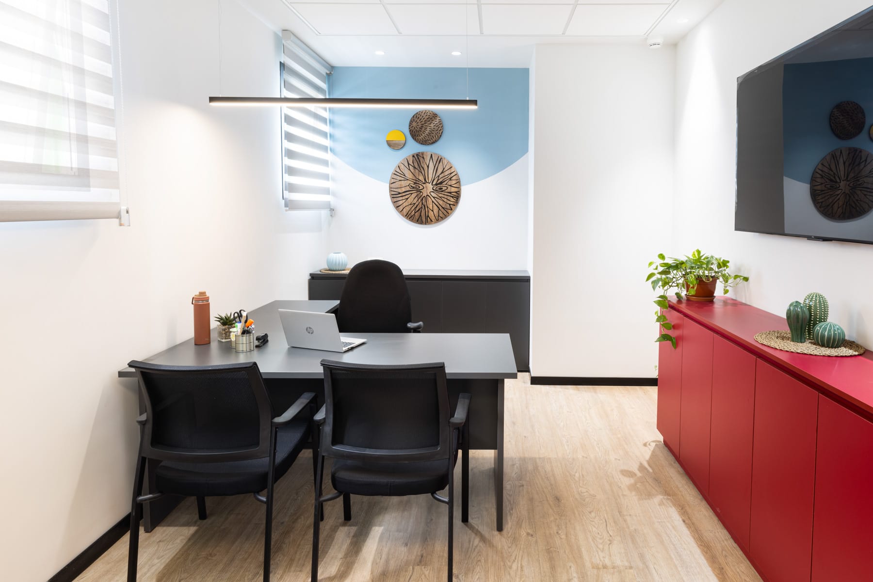 שולחן-עוצמהארונית-בייצור-מקומי-פיטרו