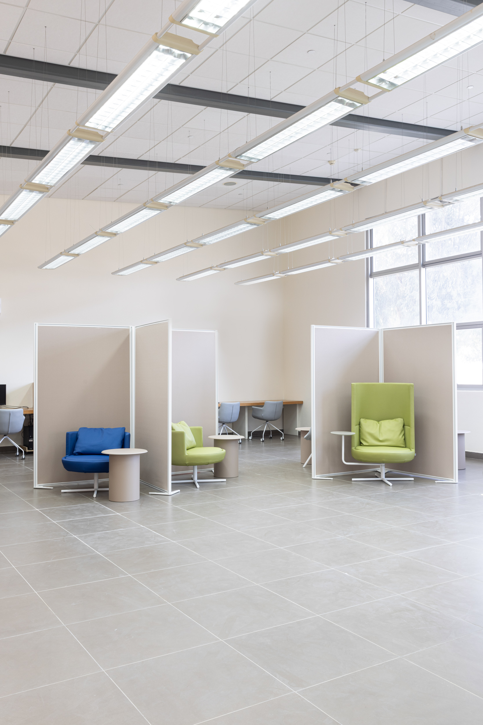 Split partition by Actiu+round armchair+Rego chair by B&T+מדף מירב