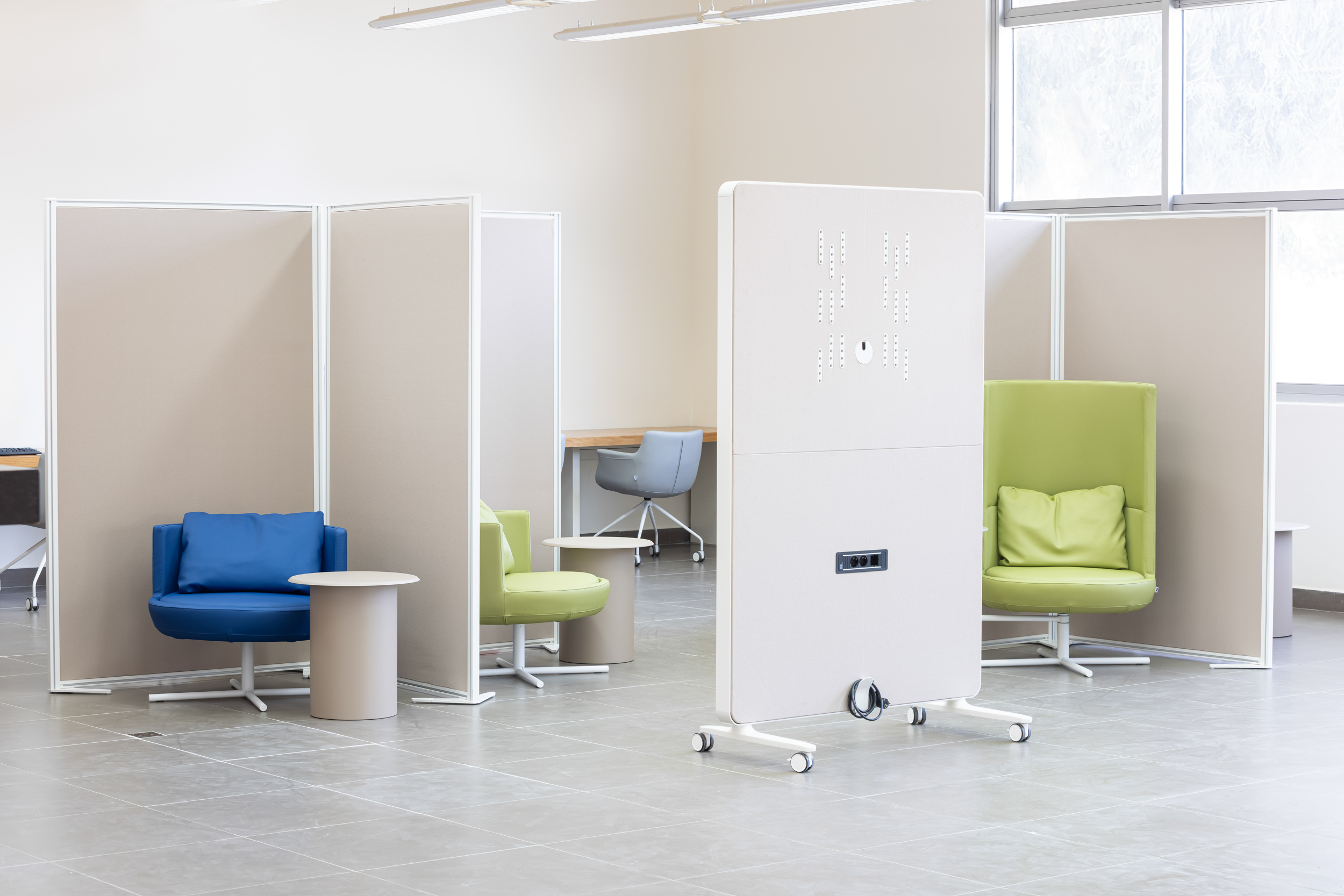 Split partition+Caddy500 whitboard by Actiu+round armchair+Rego chair+drage coffee table by B&T+מדף מירב