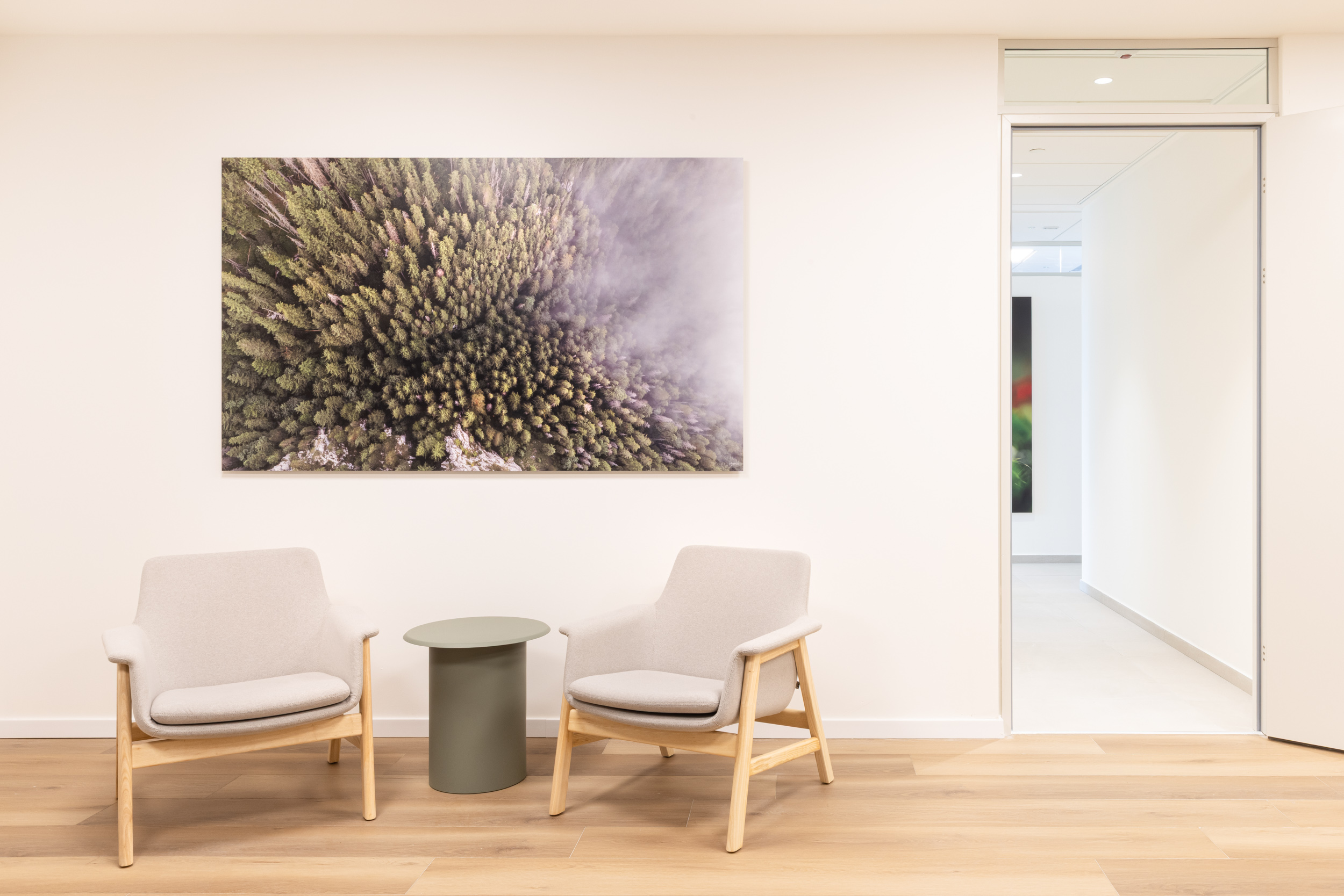 drage table+to be armchair by B&t