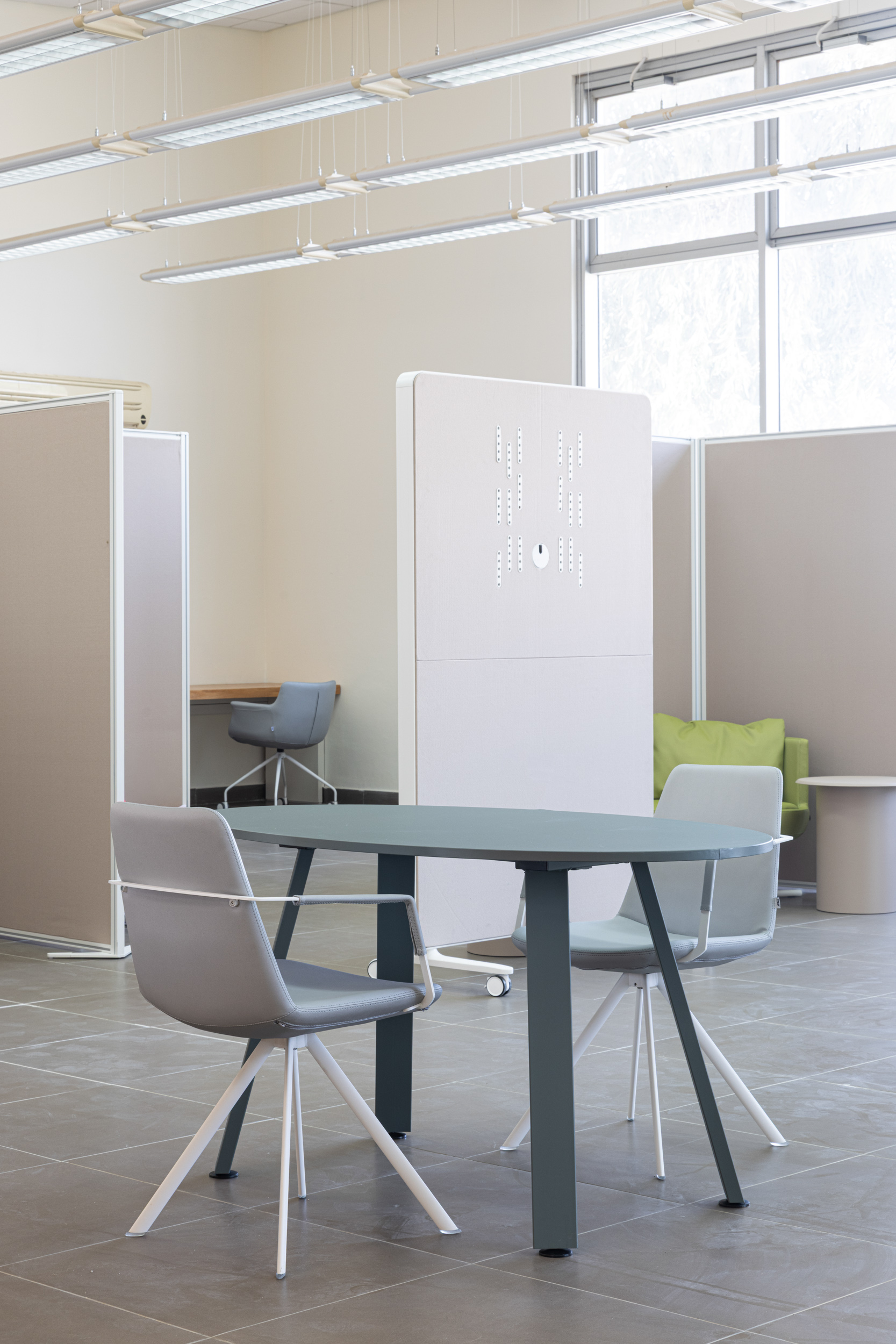 endow round by raio+pera chair b&t+round armchair b&t+rego by B&T+מדף מירב