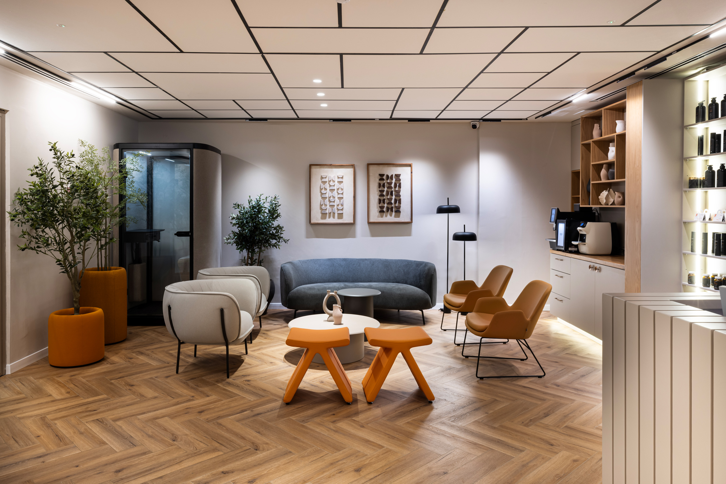 pi pouf+daisy lounge by b&t+owwi by Actiu+ZEN ספה בייצור מקומי+Buzziplanter by buzzispace