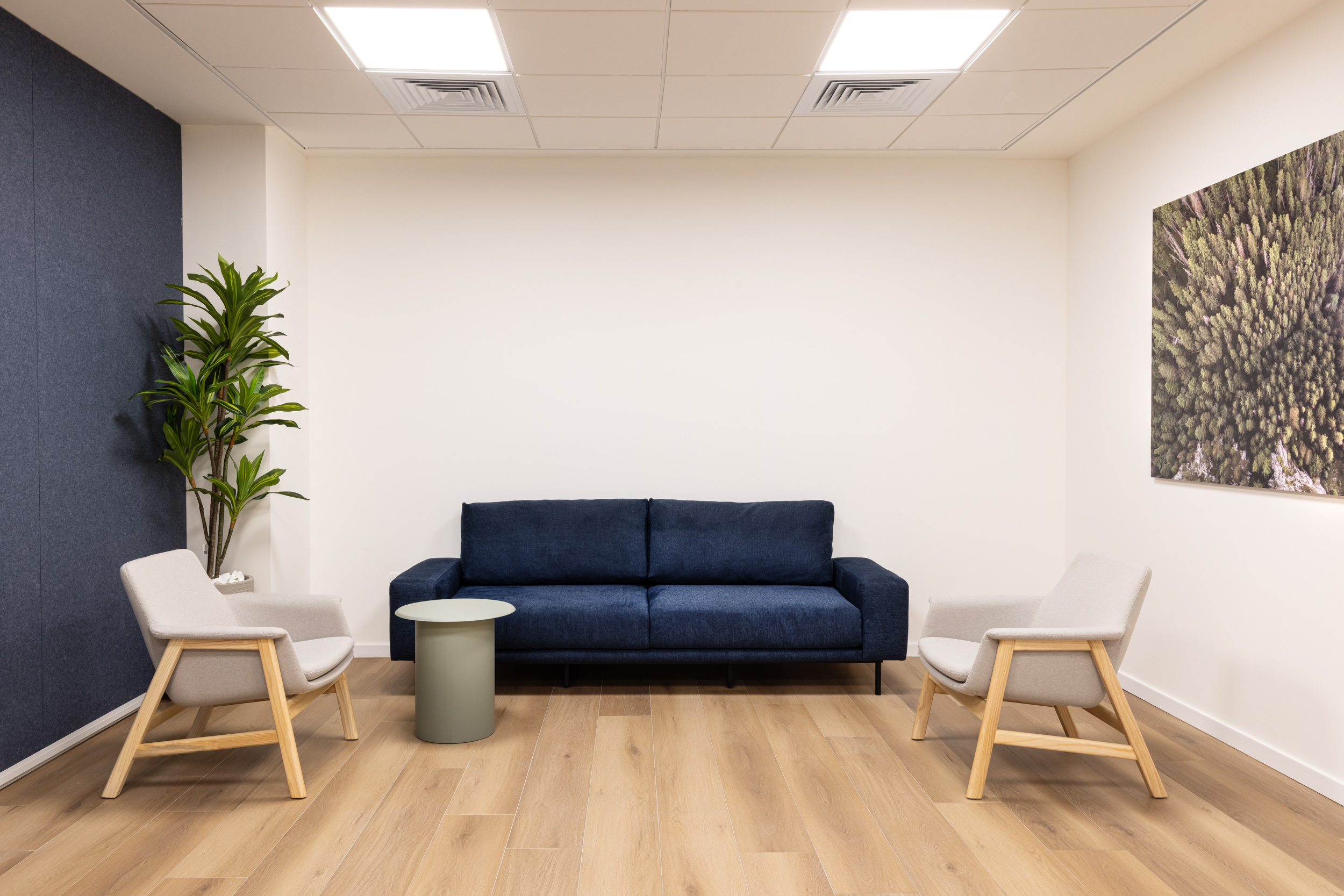 piu sofa+drage table+to be armchair by B&t