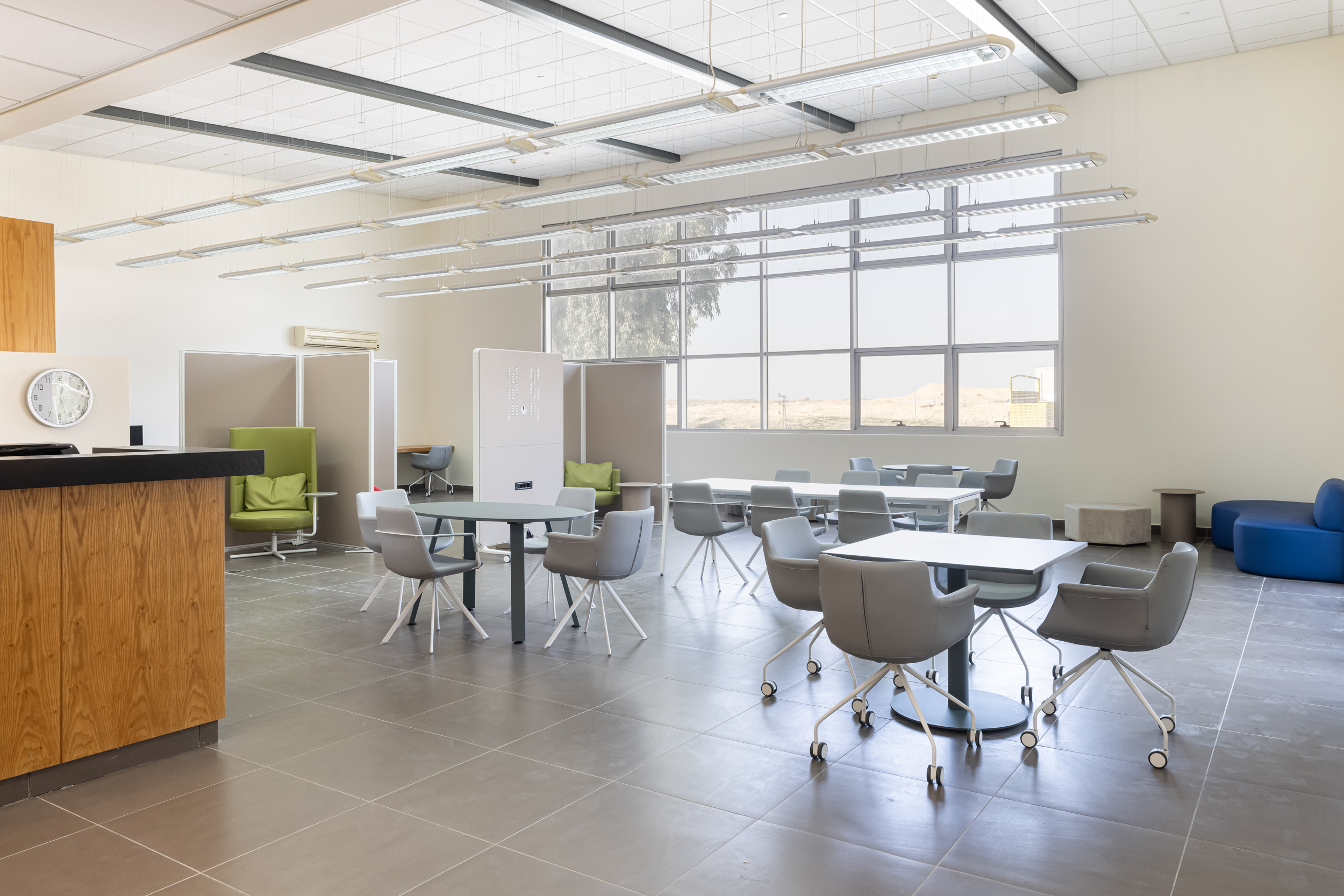 rego chair b&T+better table Actiu+Endow round table Raio+Split partition Actiu+round private b&t+drage table b&t+ספה בייצור מקומי GUEST