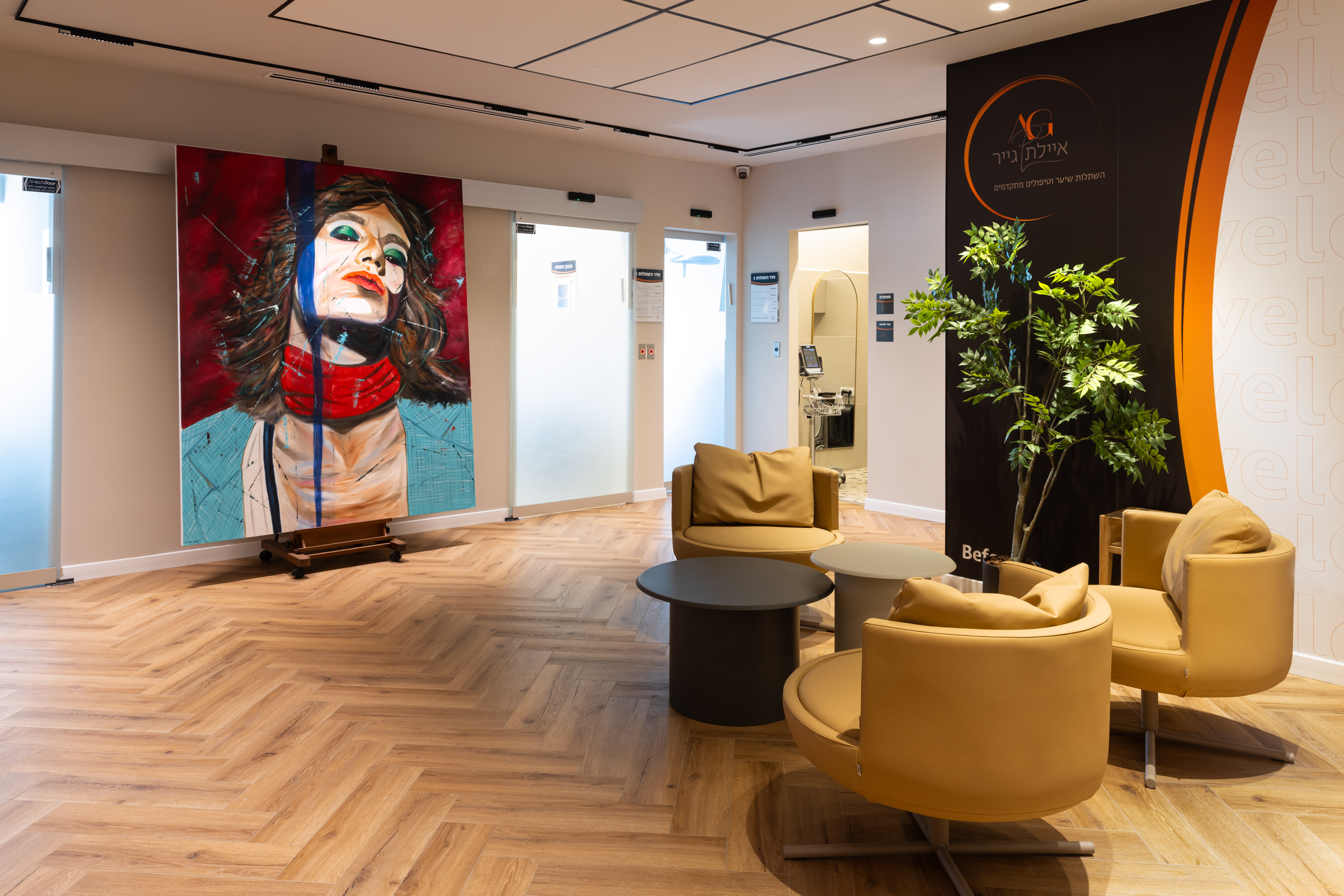 round atmchair+drage table by b&t