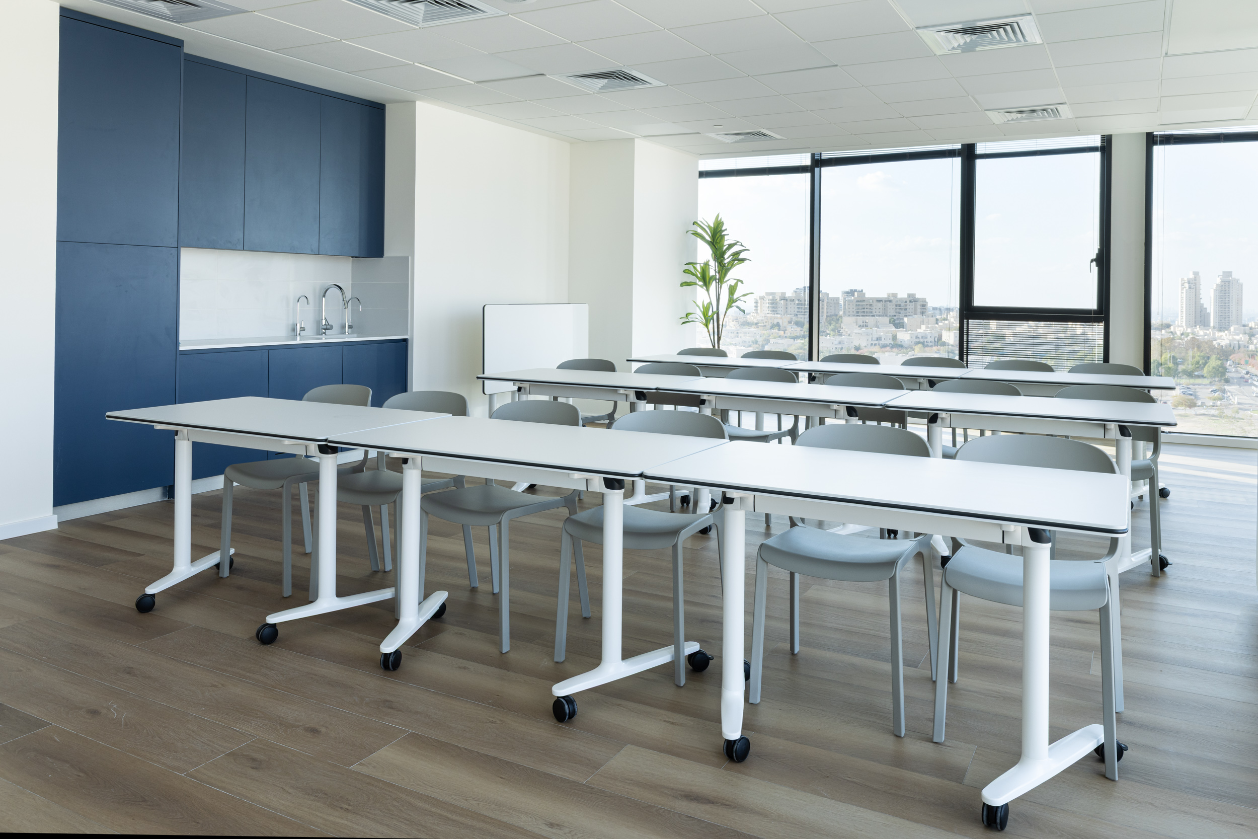 trame by Actiu+dome chair by Pedrali (2)