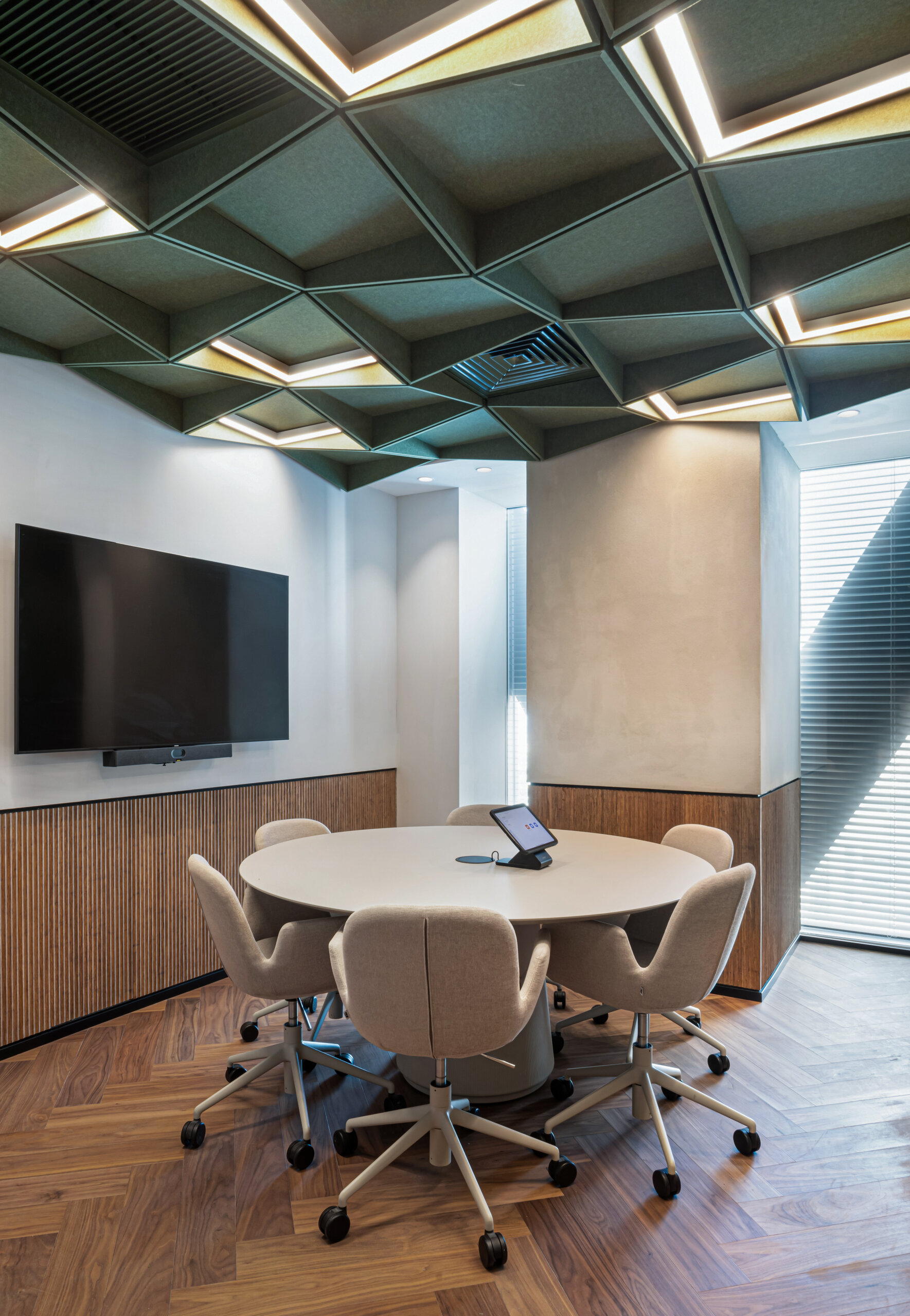 dorik by actiu+daisy by B&T