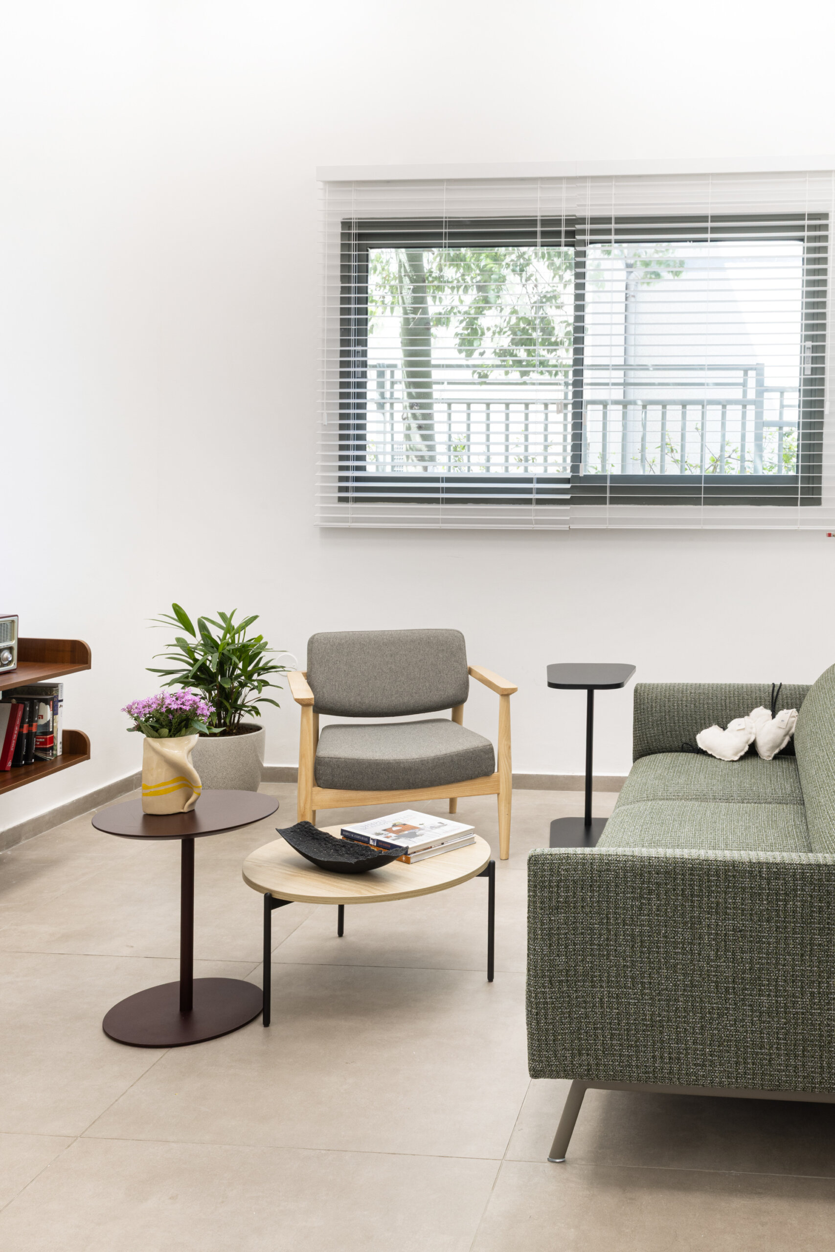 led sofa+dion armchair+globe table B&T+eidos coffee tasble actou