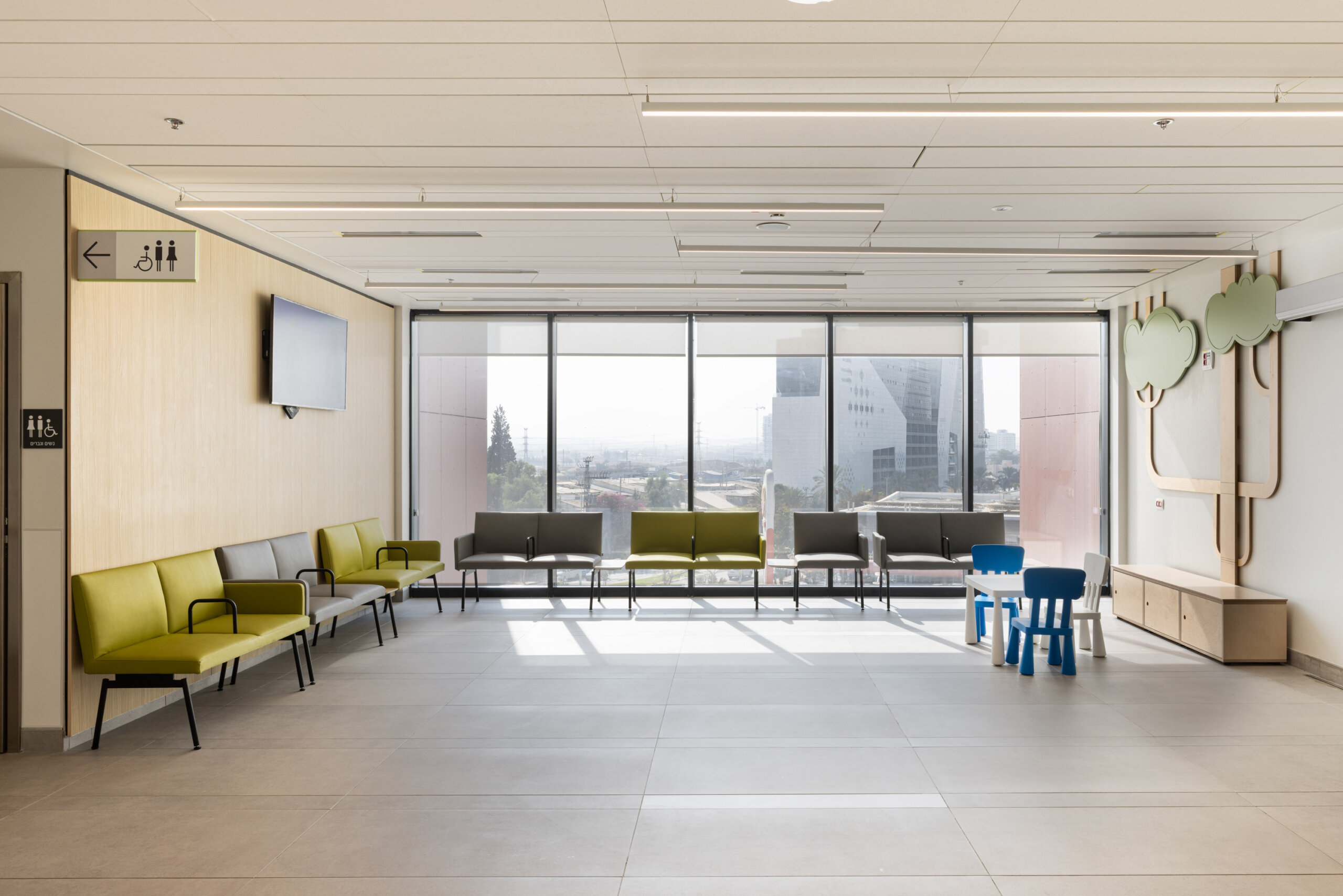 loft bench bu B&T+ארונית בנגרות מקומית+חיפוי קיר ציורי עץ פיטרו