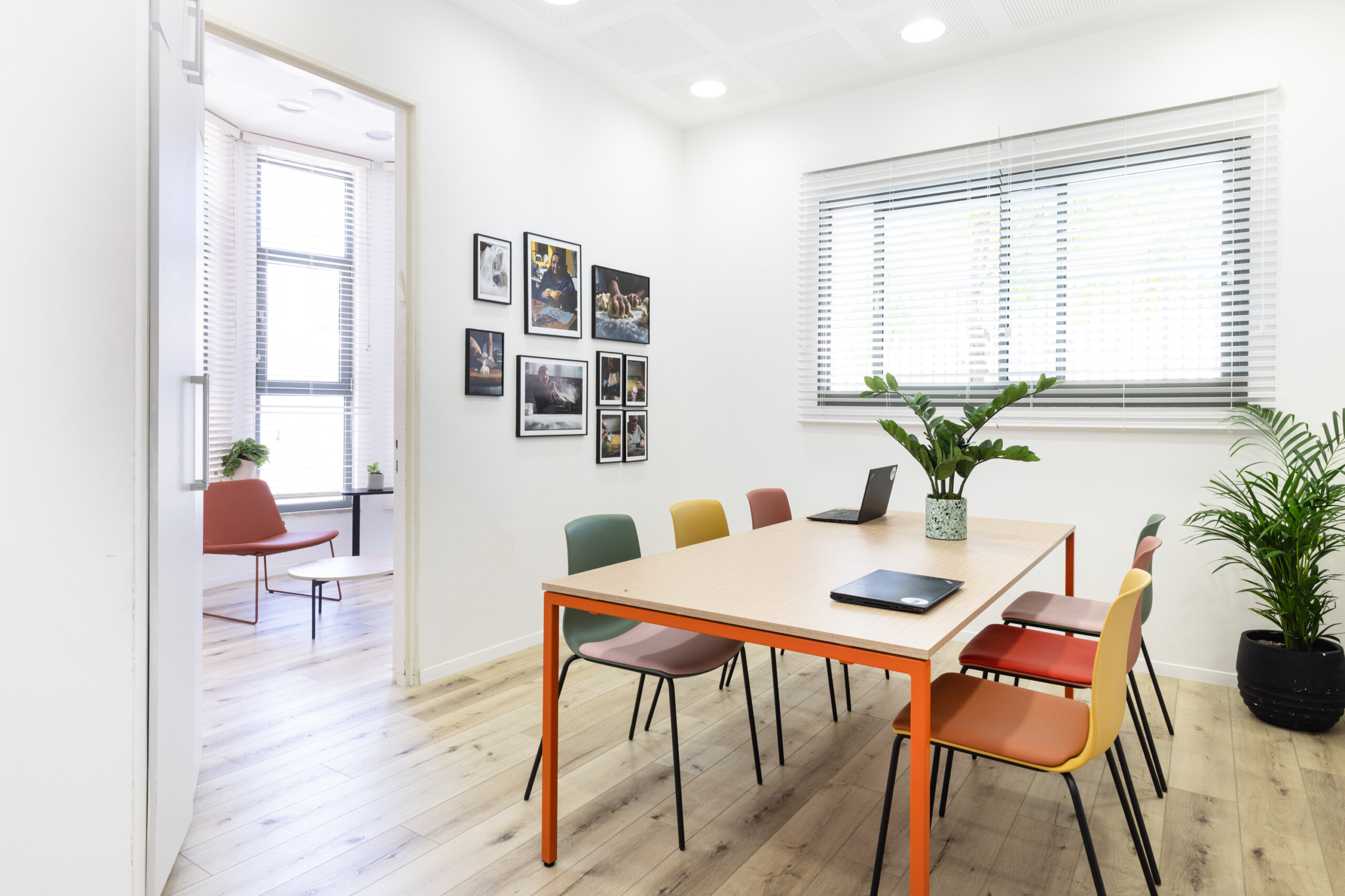 noa table raio+noom50 chair actiu (4)