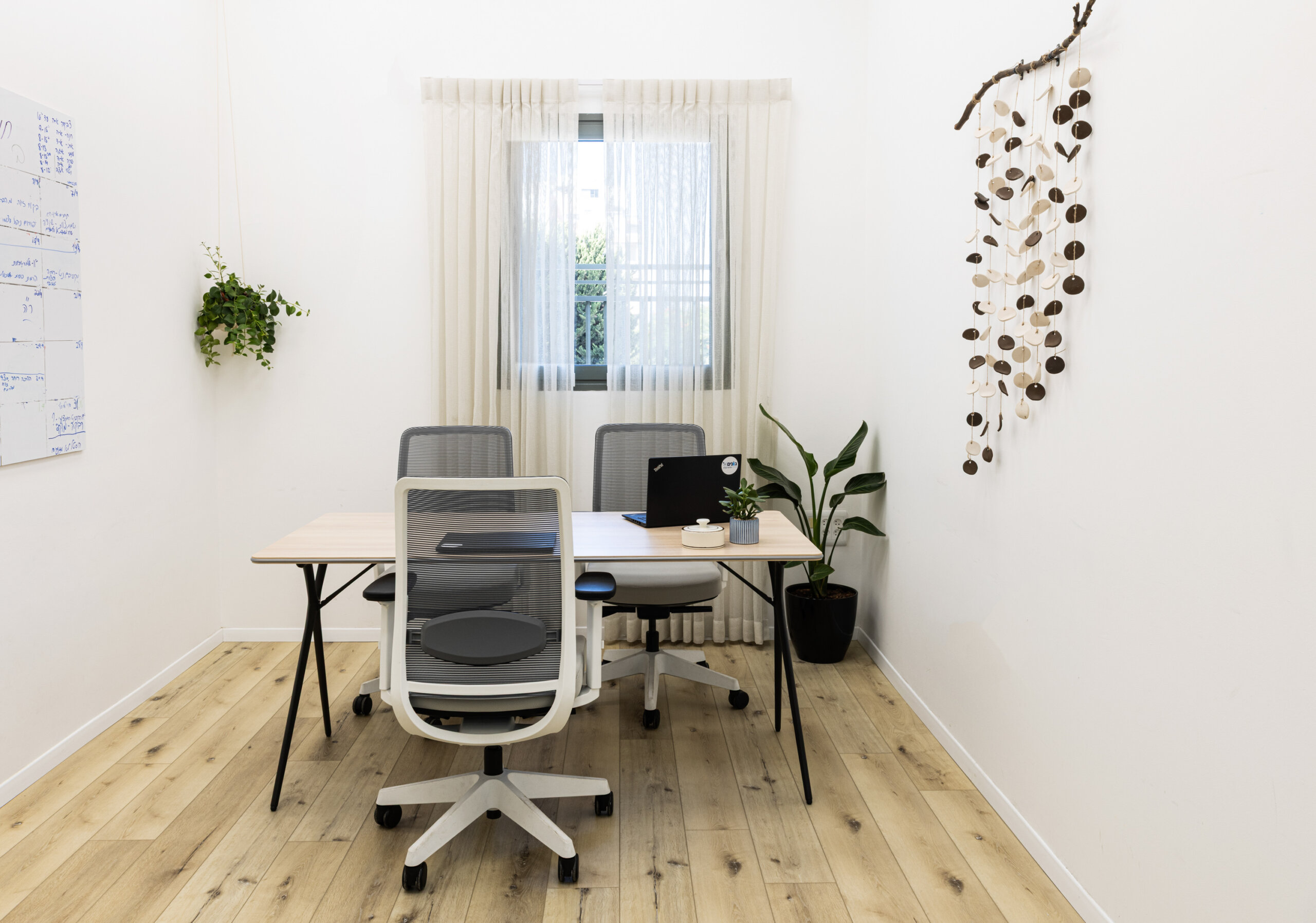 plek table actiu+anggun chair meryfair
