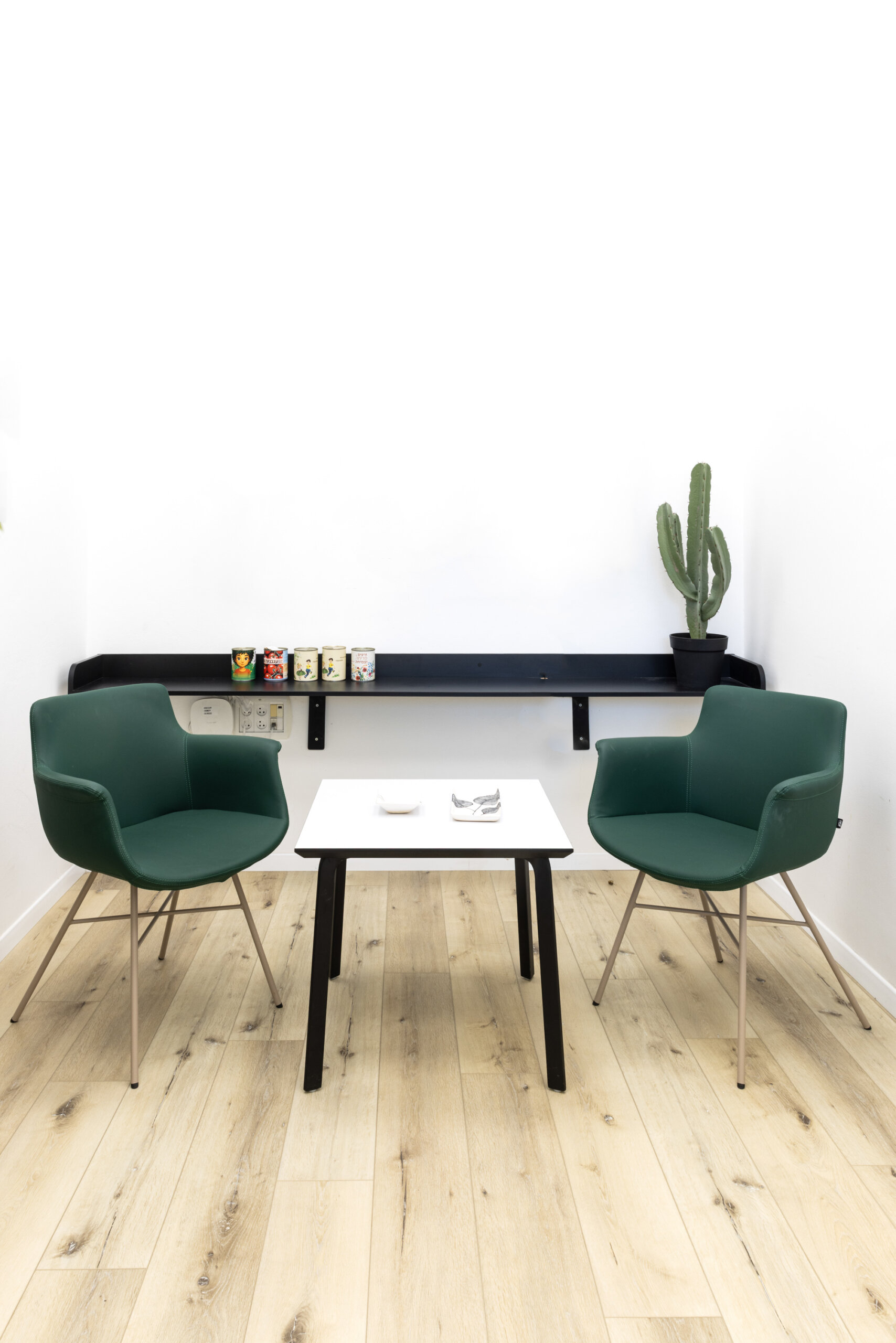 rego chair B&T+מדף בייצור פיטרו