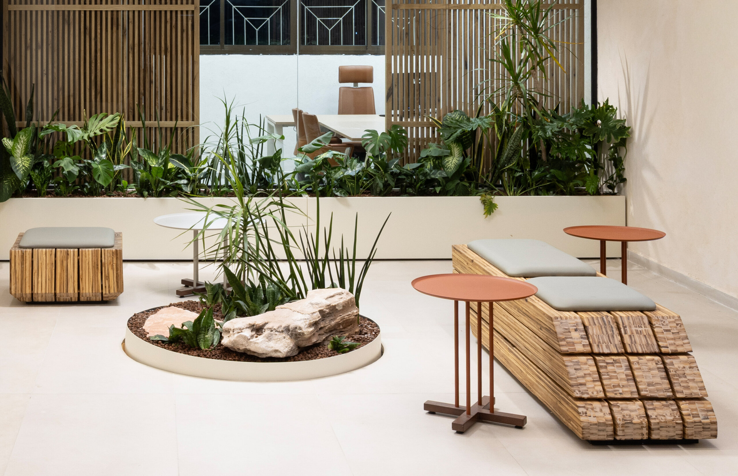 sini table by B&T (3)